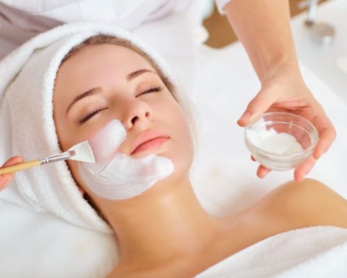 Start your journey in the beauty industry with our Basic Beauty Therapy Course. This program is designed for beginners who want to build strong foundational skills and gain practical experience in essential beauty services.